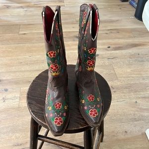Women’s Brown Embroidered Floral Western Boots